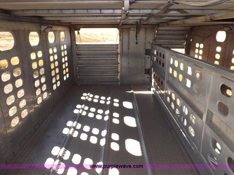 image for item I8399 1998 Wilson PSAL-303P livestock trailer