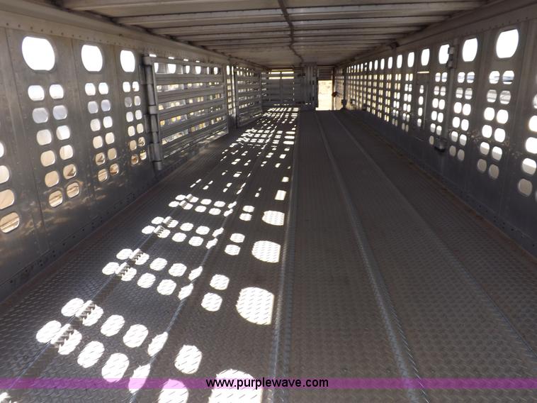 image for item I8399 1998 Wilson PSAL-303P livestock trailer