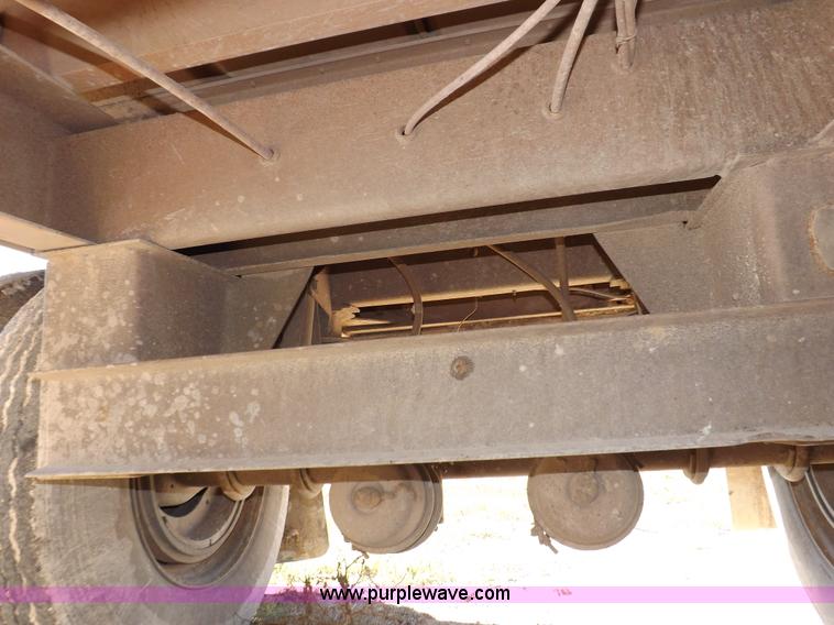 image for item I8399 1998 Wilson PSAL-303P livestock trailer