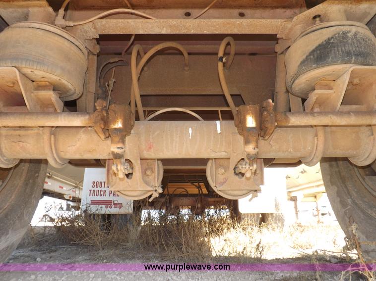 image for item I8399 1998 Wilson PSAL-303P livestock trailer