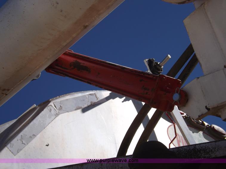 image for item I8400 2003 Pinson feed body trailer