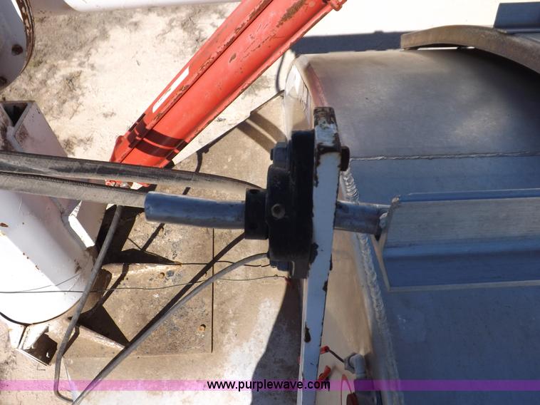 image for item I8400 2003 Pinson feed body trailer