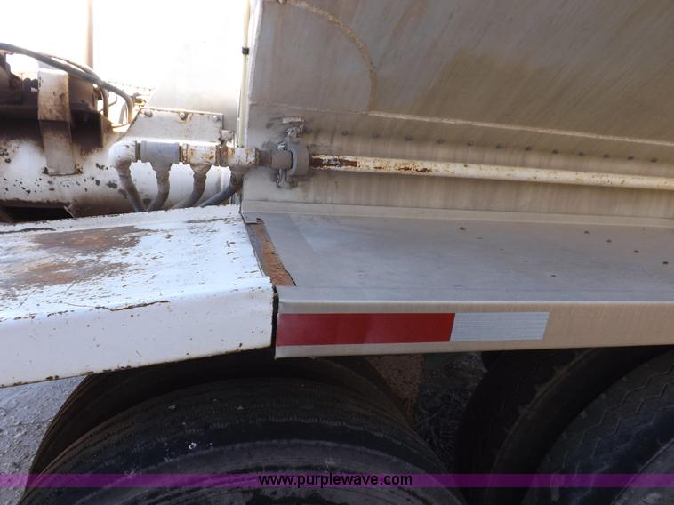 image for item I8400 2003 Pinson feed body trailer