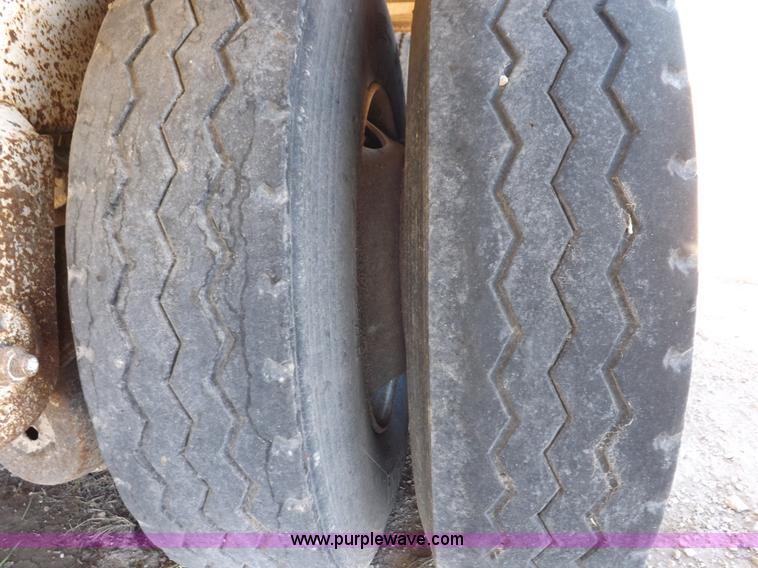 image for item I8400 2003 Pinson feed body trailer