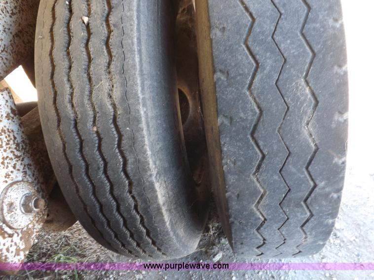 image for item I8400 2003 Pinson feed body trailer