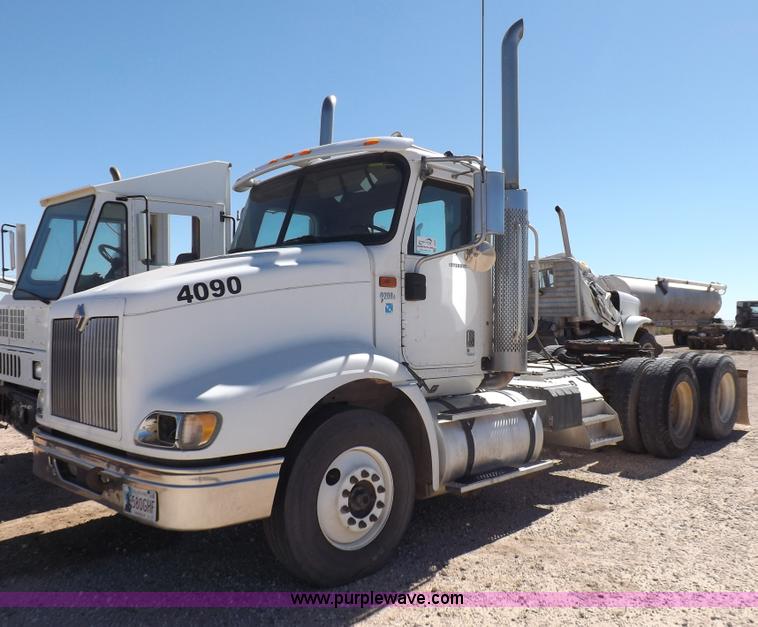 image for item I8403 2005 International 9200i semi truck