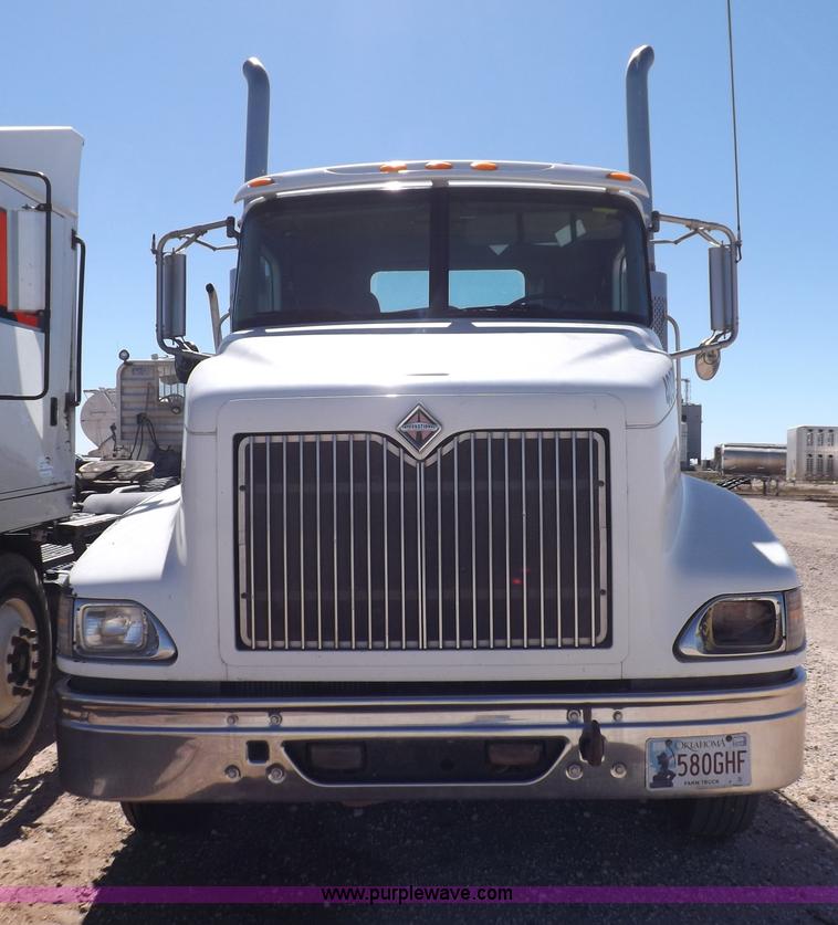 image for item I8403 2005 International 9200i semi truck
