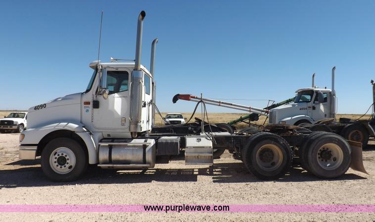image for item I8403 2005 International 9200i semi truck