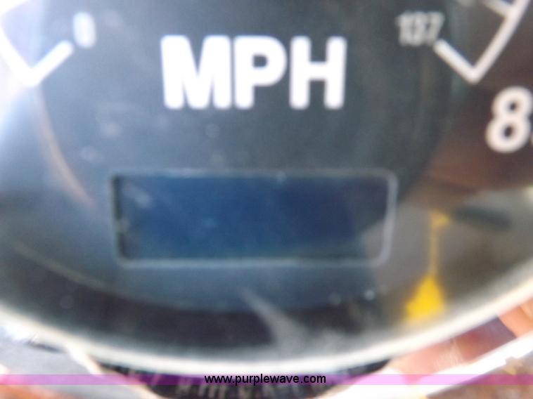 image for item I8403 2005 International 9200i semi truck