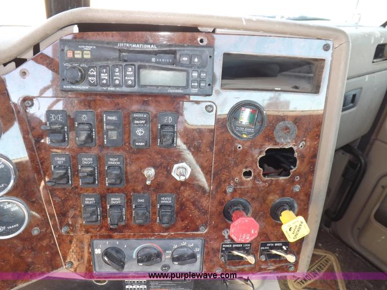 image for item I8403 2005 International 9200i semi truck