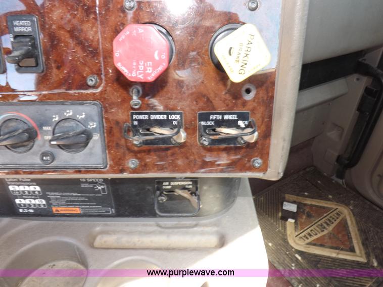 image for item I8403 2005 International 9200i semi truck