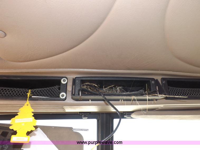 image for item I8403 2005 International 9200i semi truck