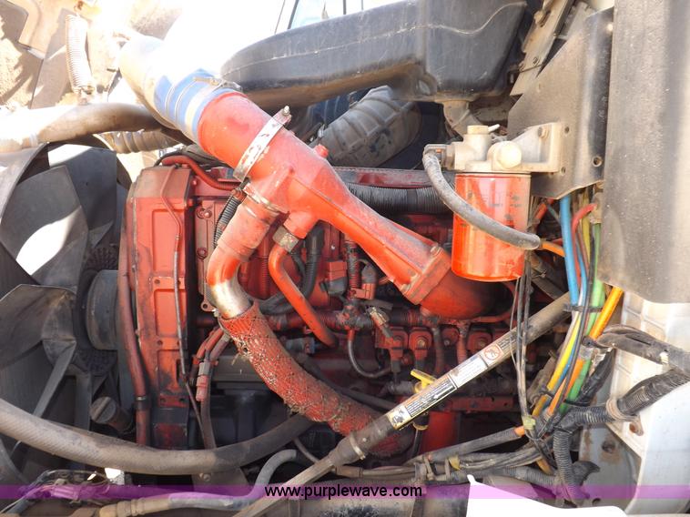 image for item I8403 2005 International 9200i semi truck