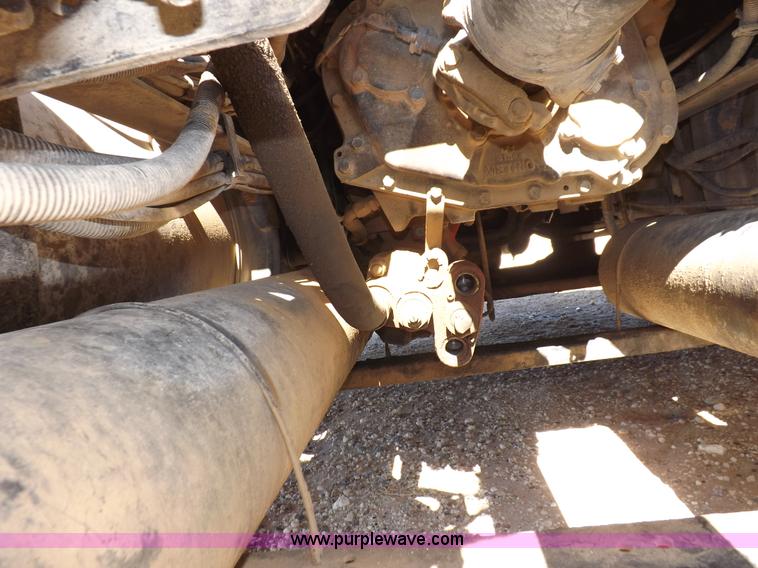 image for item I8403 2005 International 9200i semi truck