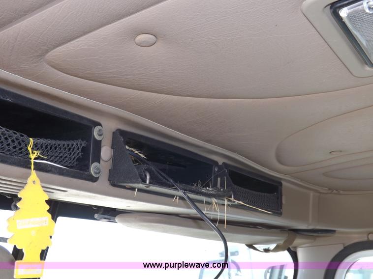 image for item I8403 2005 International 9200i semi truck