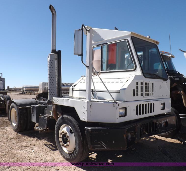 image for item I8404 2004 Ottawa Commando 30 yard truck