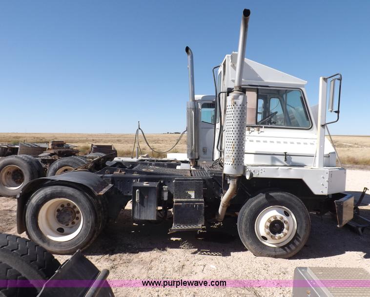 image for item I8404 2004 Ottawa Commando 30 yard truck