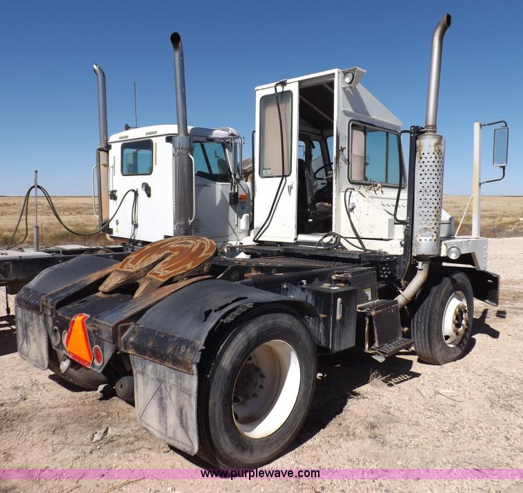 image for item I8404 2004 Ottawa Commando 30 yard truck