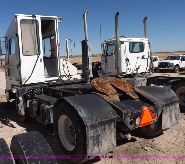 image for item I8404 2004 Ottawa Commando 30 yard truck