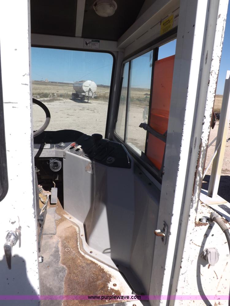 image for item I8404 2004 Ottawa Commando 30 yard truck