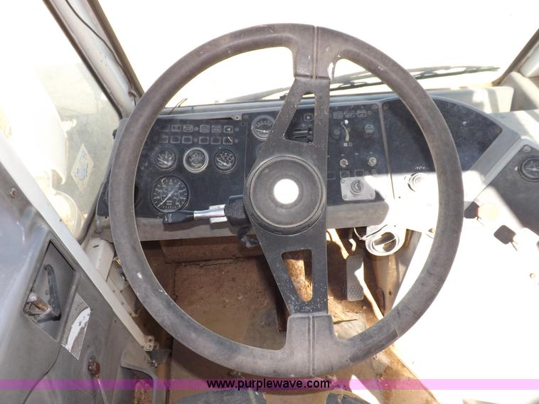 image for item I8404 2004 Ottawa Commando 30 yard truck