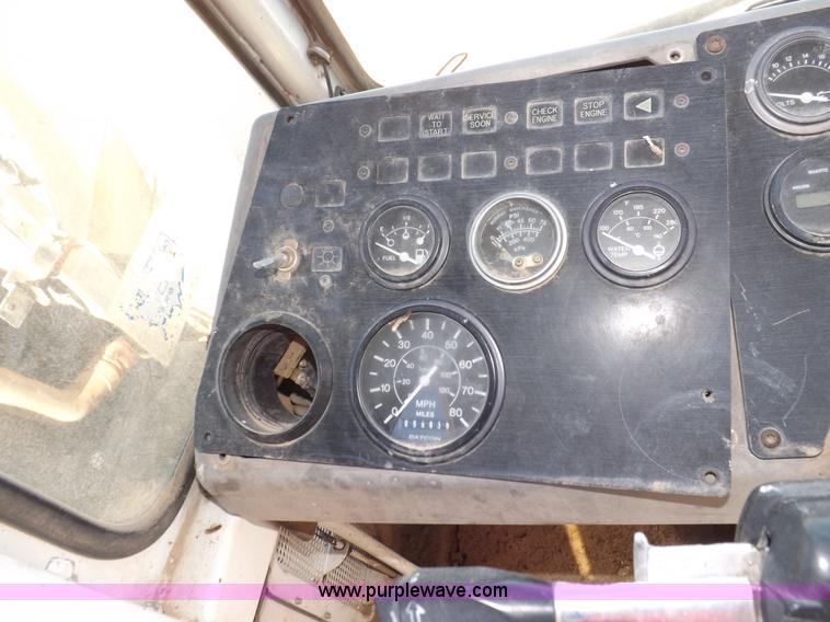 image for item I8404 2004 Ottawa Commando 30 yard truck