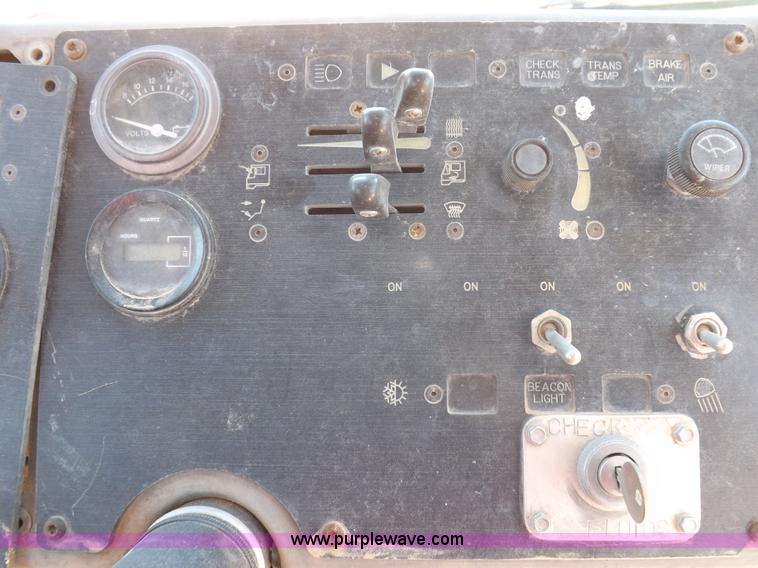 image for item I8404 2004 Ottawa Commando 30 yard truck