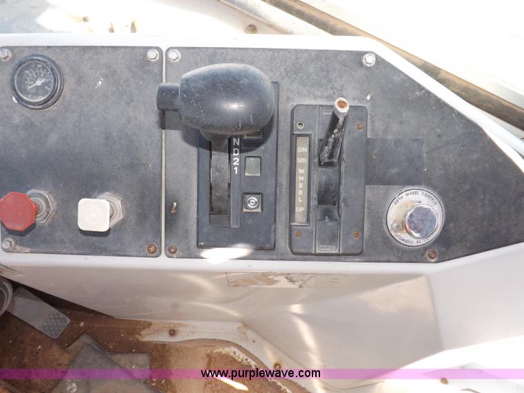 image for item I8404 2004 Ottawa Commando 30 yard truck