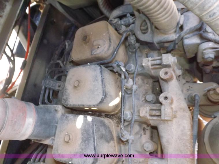 image for item I8404 2004 Ottawa Commando 30 yard truck