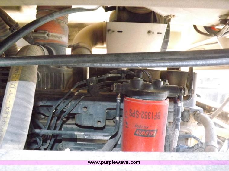 image for item I8404 2004 Ottawa Commando 30 yard truck