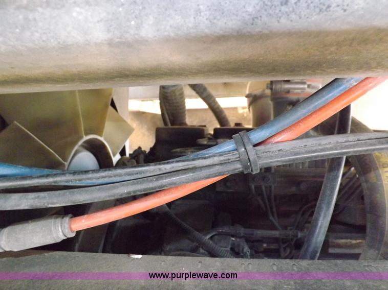 image for item I8404 2004 Ottawa Commando 30 yard truck