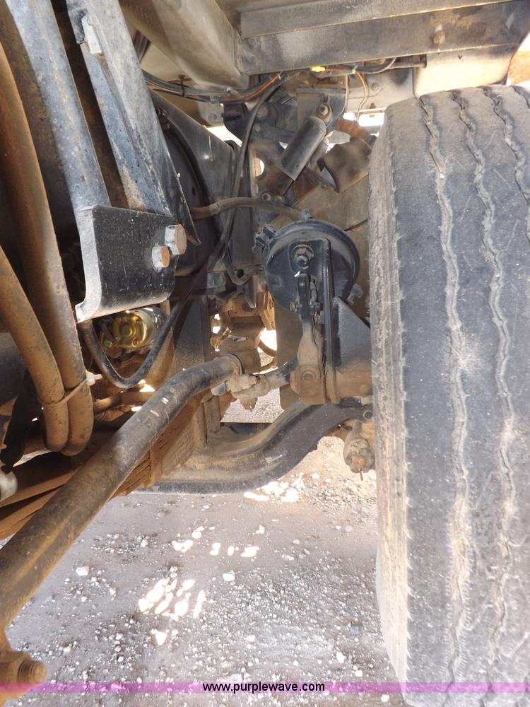 image for item I8404 2004 Ottawa Commando 30 yard truck