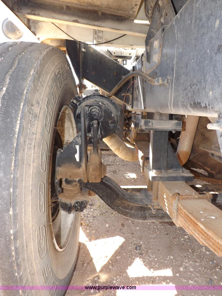 image for item I8404 2004 Ottawa Commando 30 yard truck