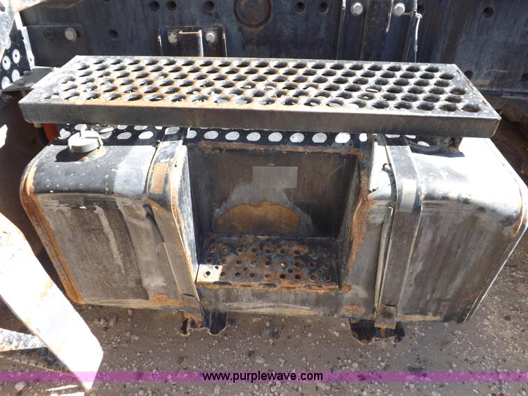 image for item I8404 2004 Ottawa Commando 30 yard truck