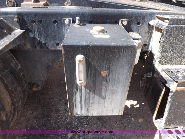 image for item I8404 2004 Ottawa Commando 30 yard truck