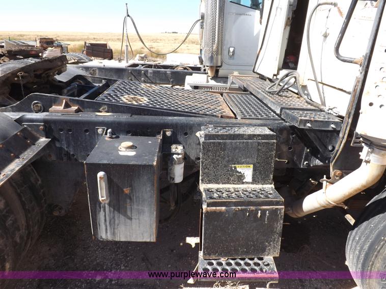 image for item I8404 2004 Ottawa Commando 30 yard truck