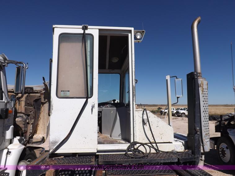 image for item I8404 2004 Ottawa Commando 30 yard truck