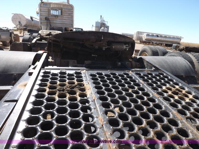 image for item I8404 2004 Ottawa Commando 30 yard truck