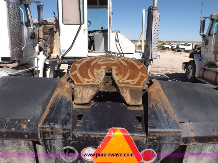 image for item I8404 2004 Ottawa Commando 30 yard truck