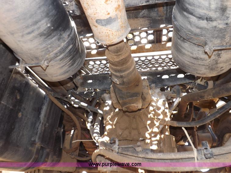 image for item I8404 2004 Ottawa Commando 30 yard truck