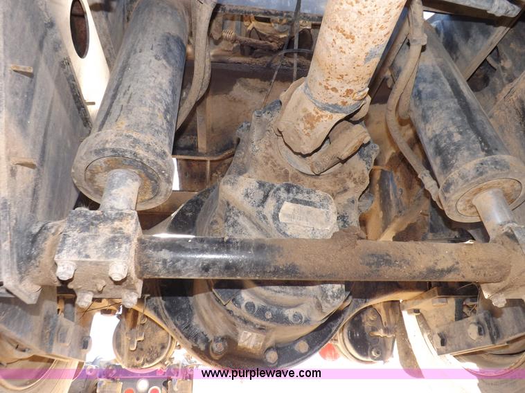 image for item I8404 2004 Ottawa Commando 30 yard truck