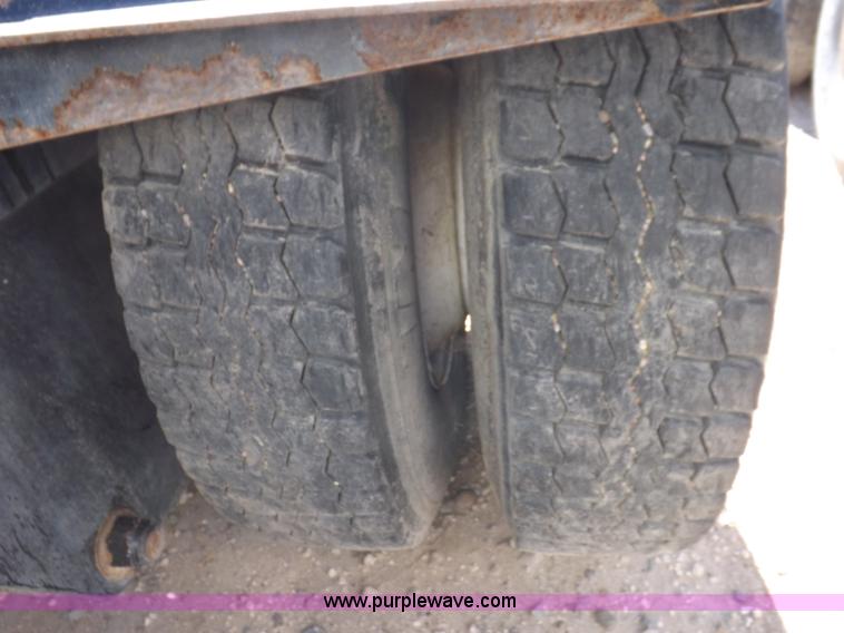 image for item I8404 2004 Ottawa Commando 30 yard truck