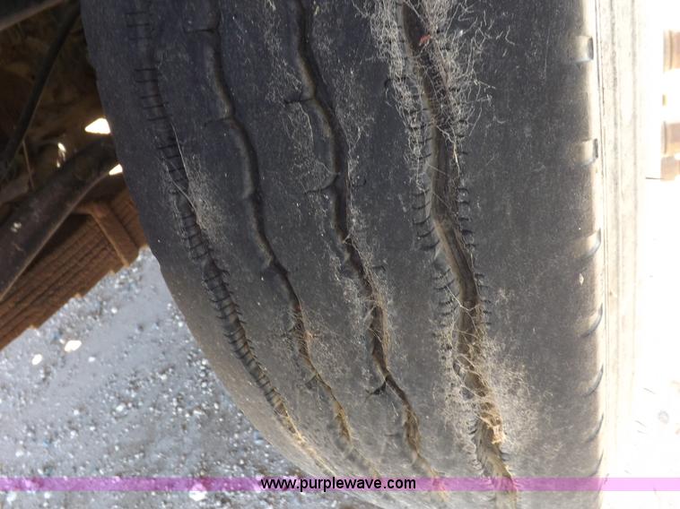 image for item I8404 2004 Ottawa Commando 30 yard truck