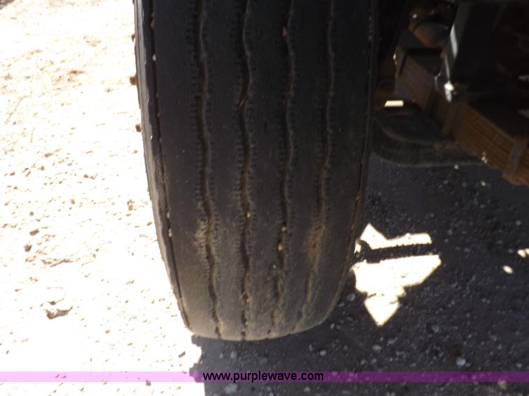 image for item I8404 2004 Ottawa Commando 30 yard truck