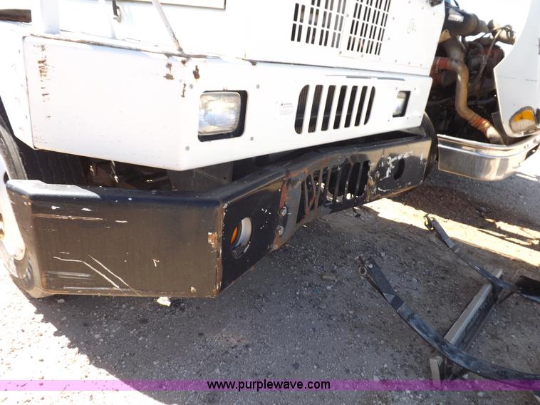 image for item I8404 2004 Ottawa Commando 30 yard truck