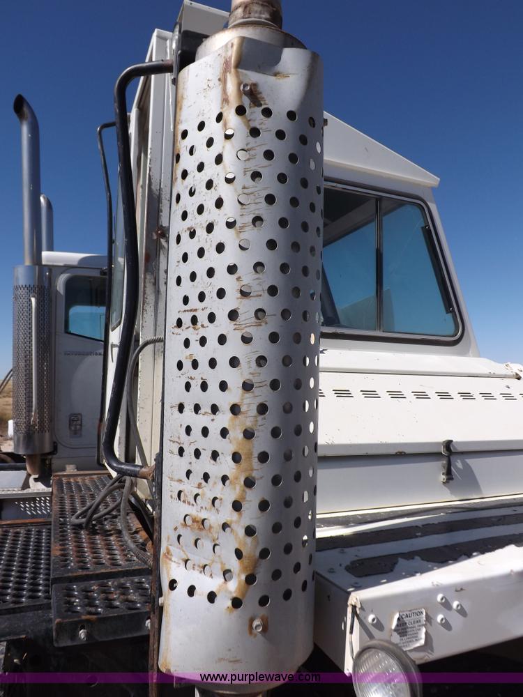 image for item I8404 2004 Ottawa Commando 30 yard truck