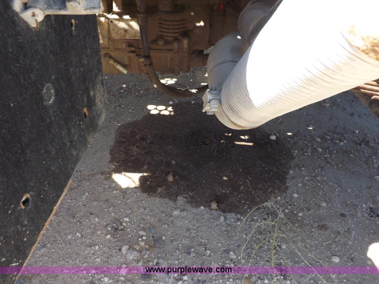 image for item I8404 2004 Ottawa Commando 30 yard truck