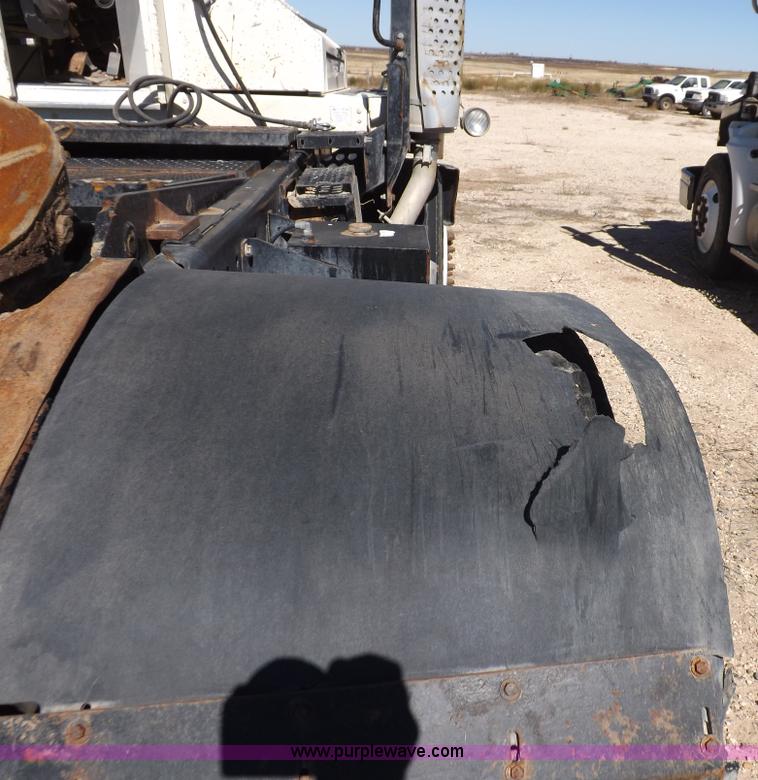 image for item I8404 2004 Ottawa Commando 30 yard truck