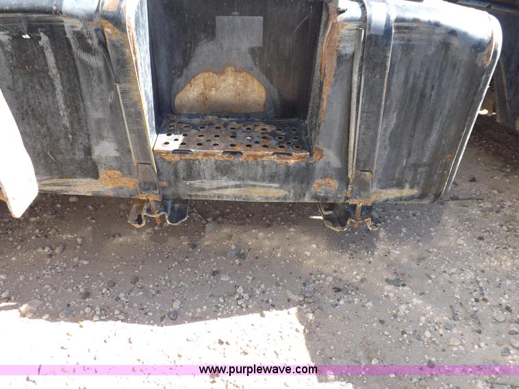 image for item I8404 2004 Ottawa Commando 30 yard truck