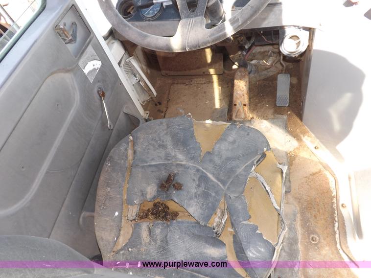 image for item I8404 2004 Ottawa Commando 30 yard truck